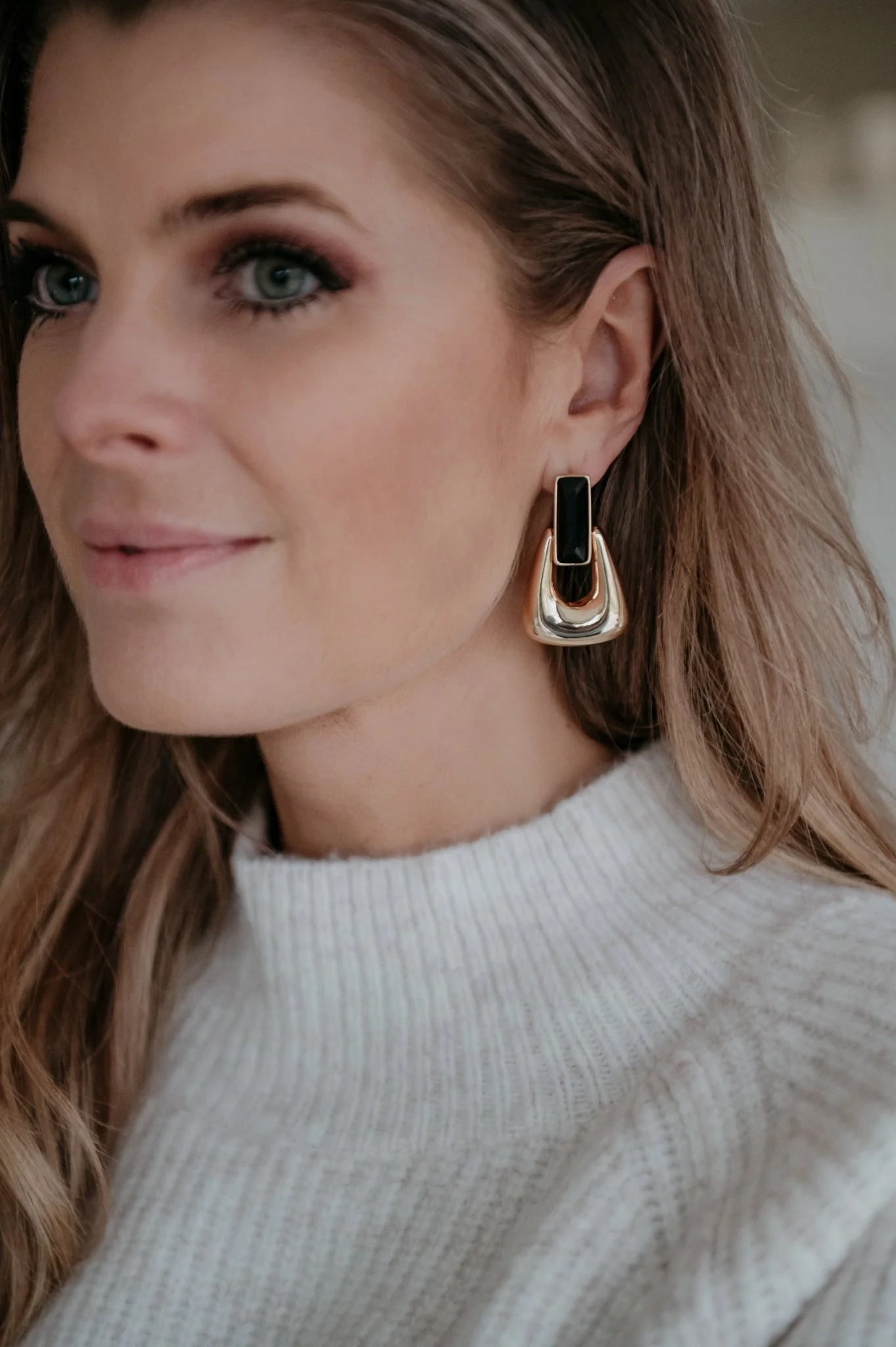 Adive earrings I Black - Image 3
