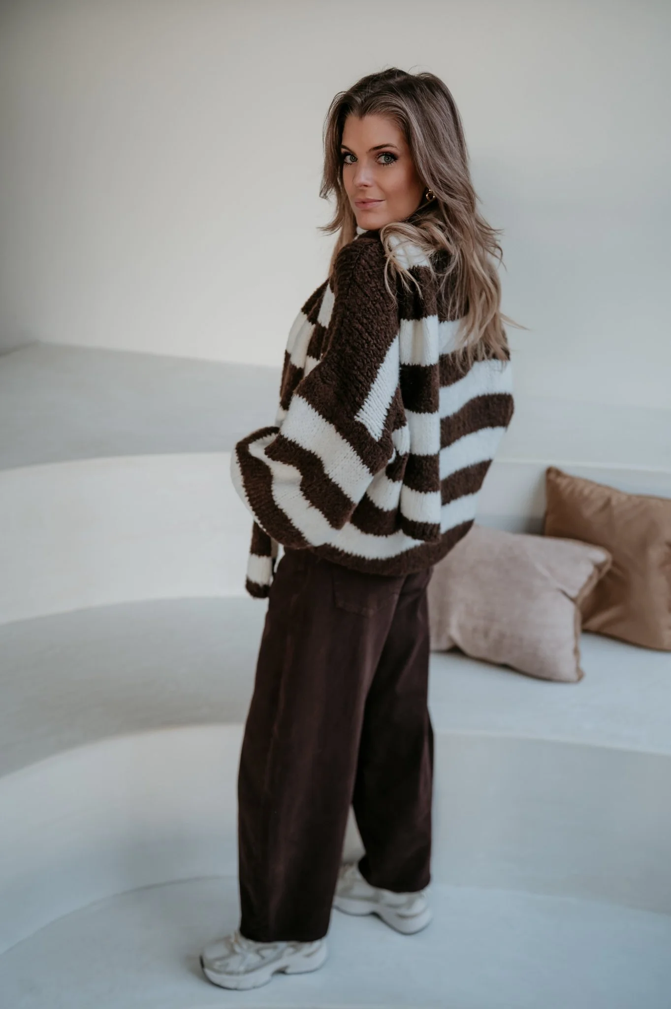 Elive knit & scarf I Chocolate Brown - Image 9
