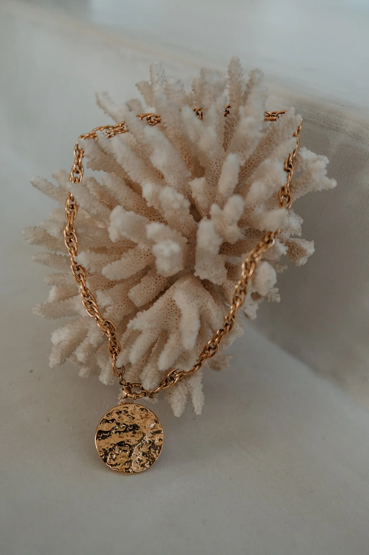 WS Necklace iconic I Gold - Image 8