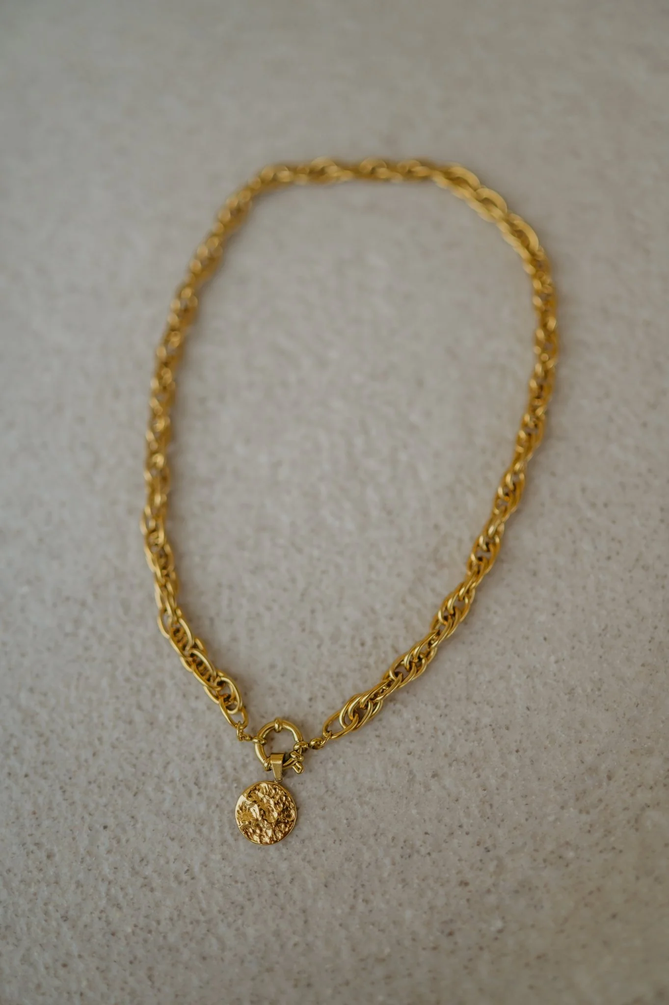 WS necklace iconic small I Gold - Image 4